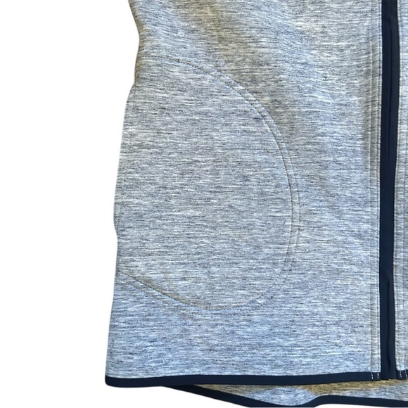 Lululemon Insculpt Vest Size 8 REVERSIBLE Light Gray with black Trim - Picture 12 of 14